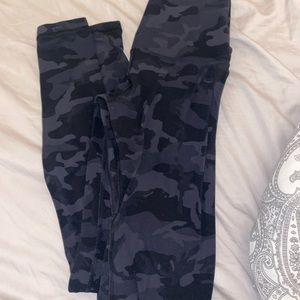 Lululemon Black camo aligns